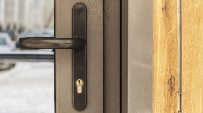 Rozmiar drzwi zewnętrznych - znaczenie liczb opisujących wejściowe wejście do domu
